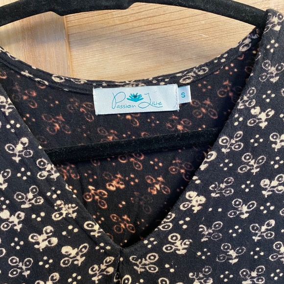 Passion Lilie Dress Size Small - Picture 2 of 4